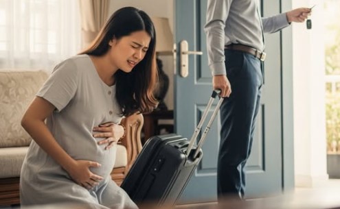 Vợ đ//au đ//ẻ chồng vẫn thản nhiên b//ỏ đi với bồ