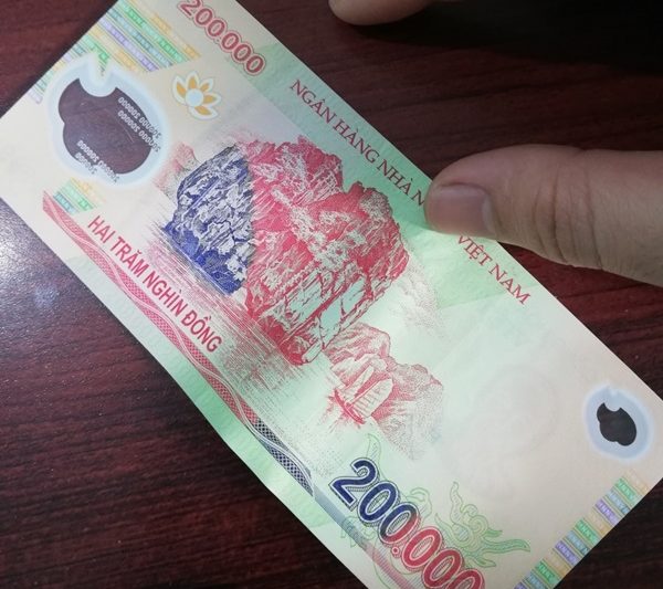 Mẹ chồng đưa 200 ngàn bảo con dâu làm 5 mâm cỗ giỗ bố chồng