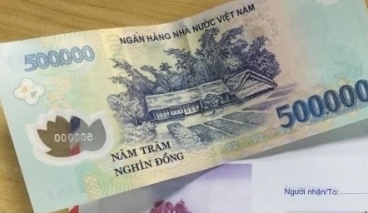 Né//m cho vợ tờ 500 nghìn rồi b//ỏ mặ/c con ố//m – 3 ngày sau, người chồng nhận c/ái k/ết không ng//ờ