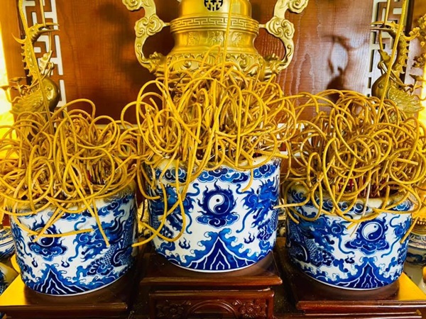 Dùng Hương cuốn tàn: Là Phúc hay H::ọa? Người mua hương nhớ chú ý 4 đặc điểm quan trọng này để tránh gây h::ọa