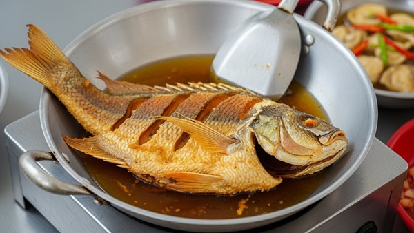 Rán cá thêm 2 thứ này: Đảm bảo cá không dính chảo, không bắn dầu, vàng ươm, giòn rụm ngon như nhà hàng